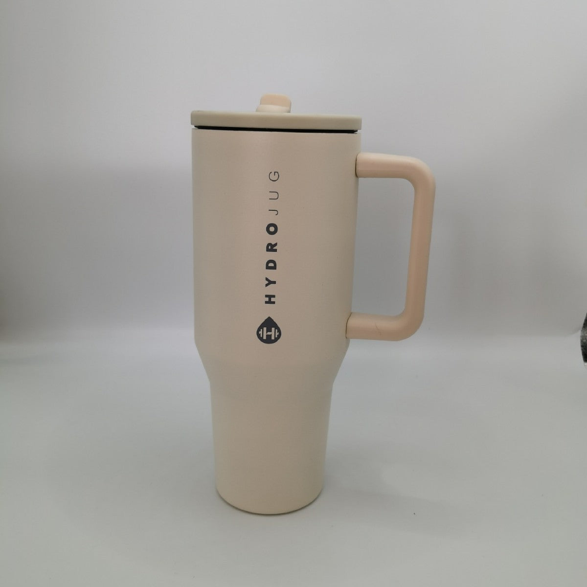 Large-capacity leak-proof insulated cup